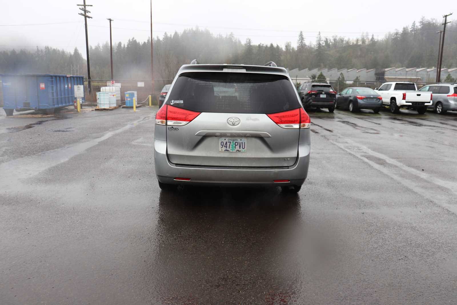 Thumbnail: 2012 Toyota Sienna - 6