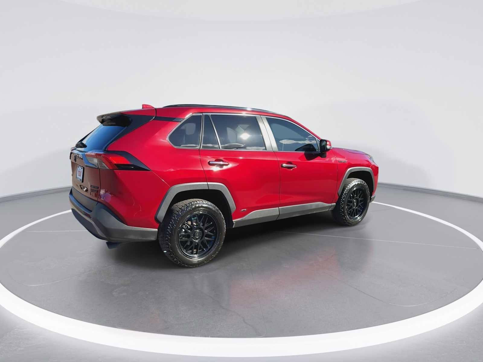 Thumbnail: 2021 Toyota RAV4 - 8