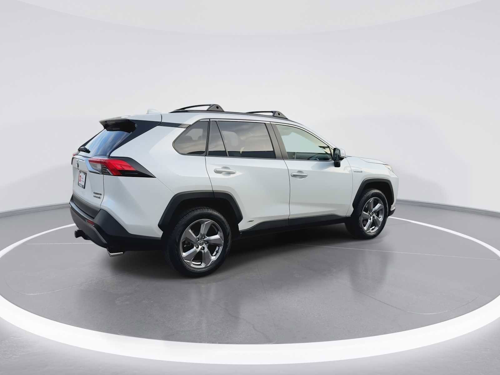 Thumbnail: 2020 Toyota RAV4 - 8