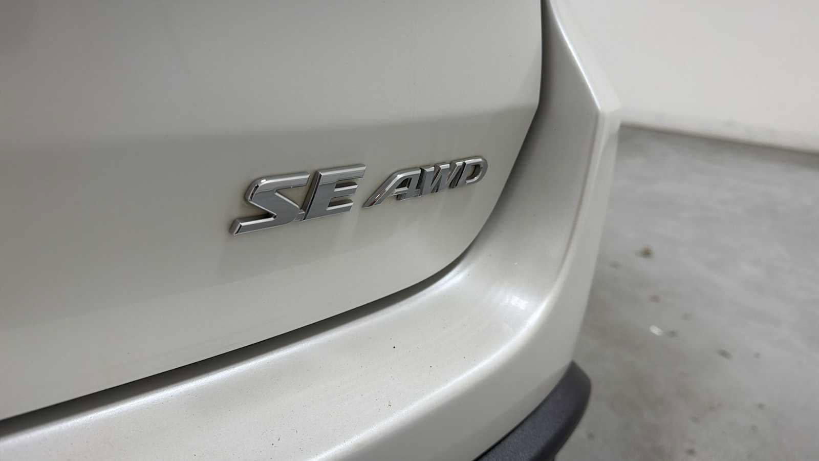 Thumbnail: 2017 Toyota Highlander - 30