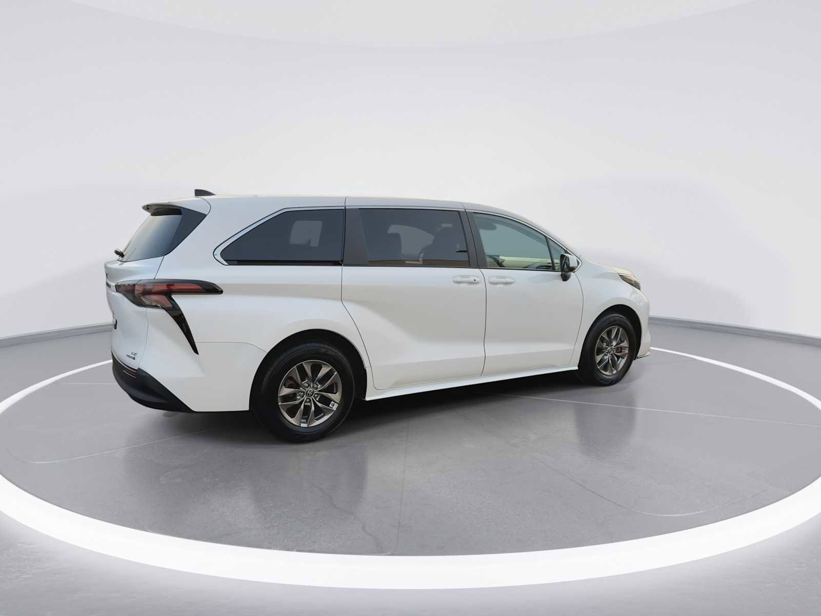 Thumbnail: 2023 Toyota Sienna - 5