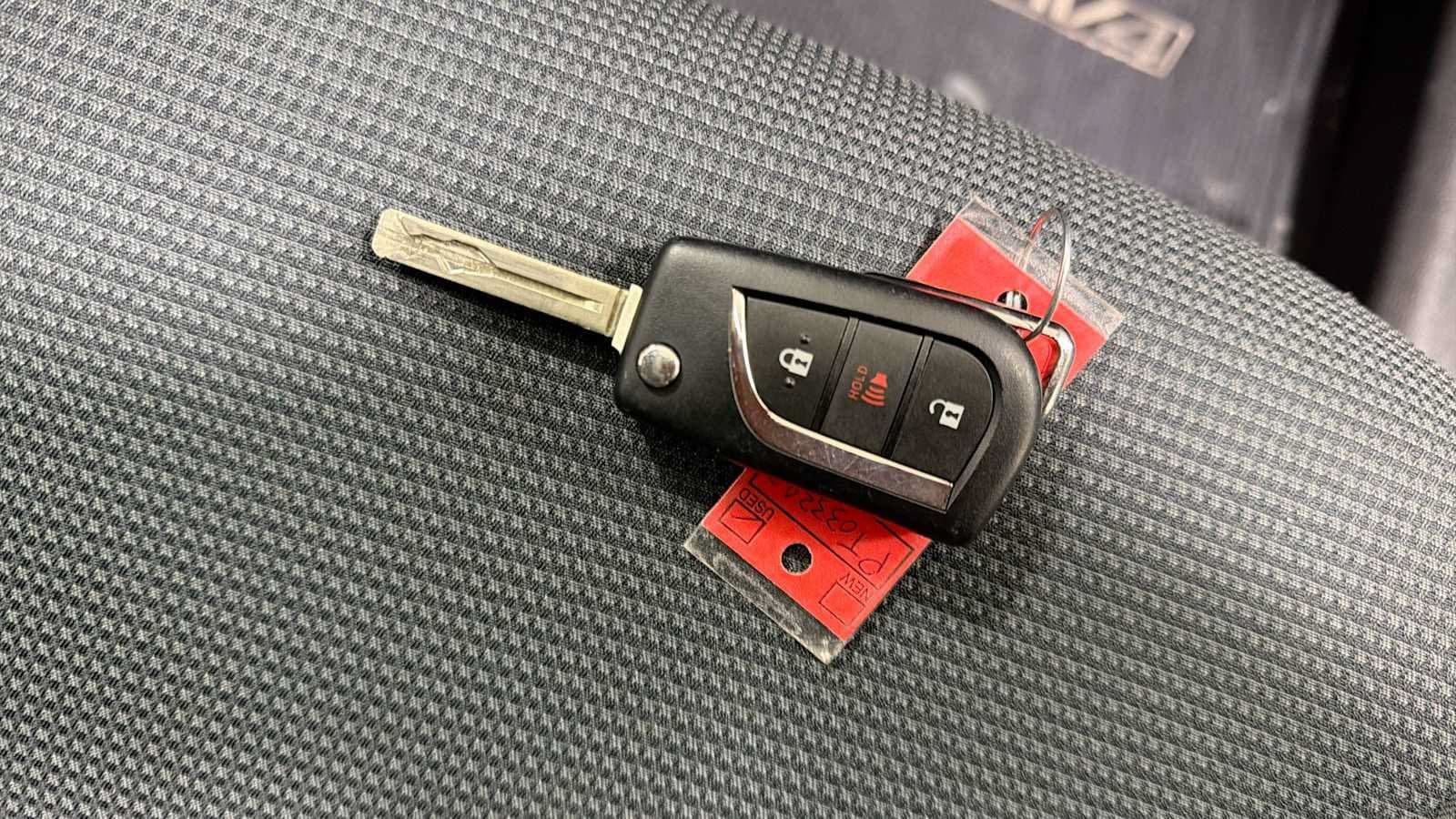 Thumbnail: 2021 Toyota RAV4 - 30