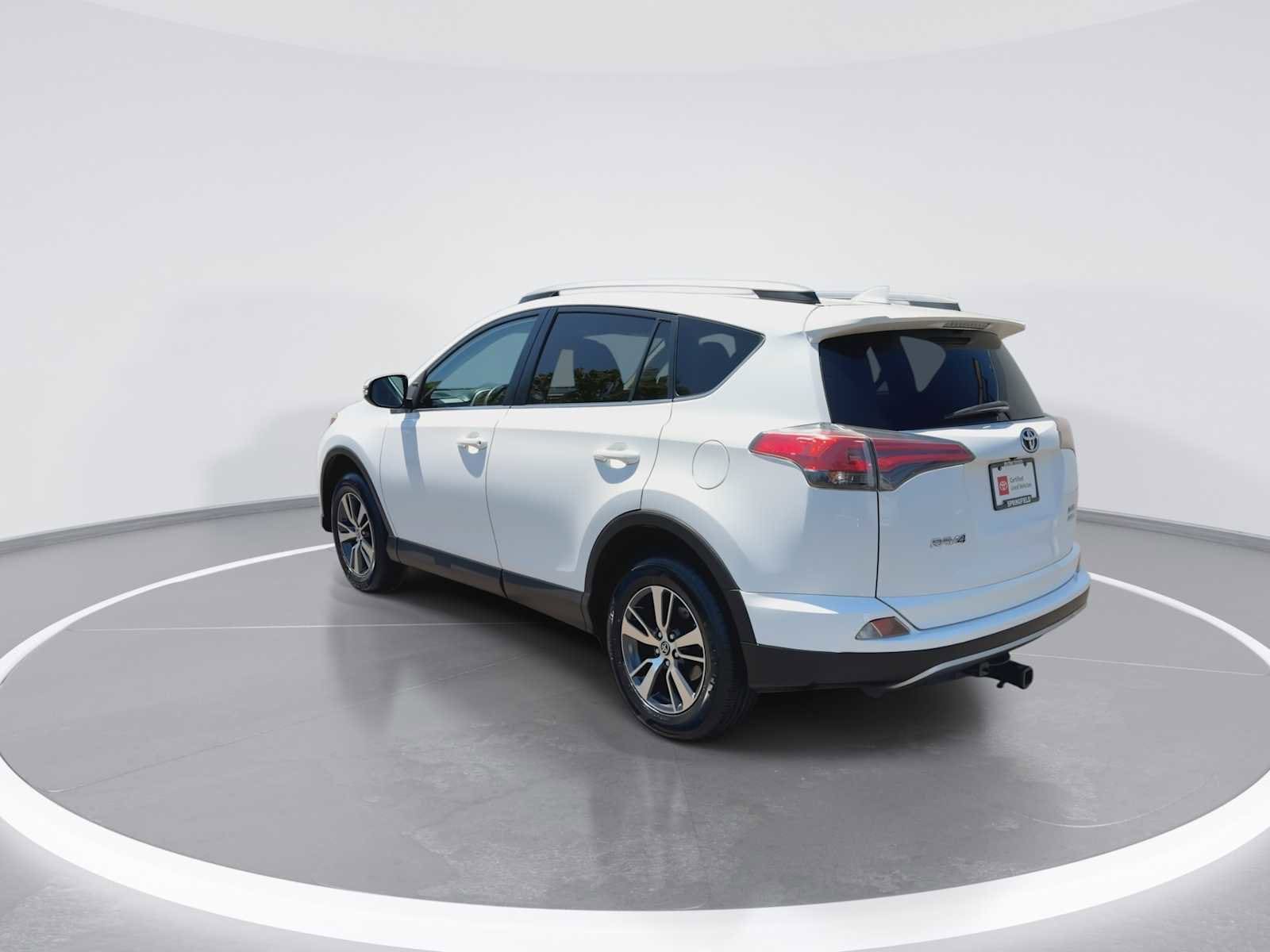 Thumbnail: 2017 Toyota RAV4 - 6