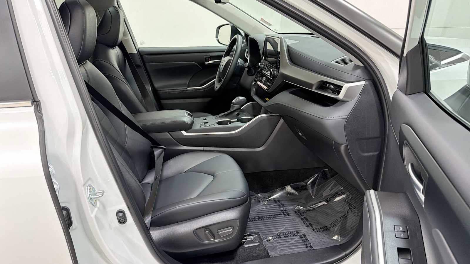 Thumbnail: 2026 Toyota Highlander - 31