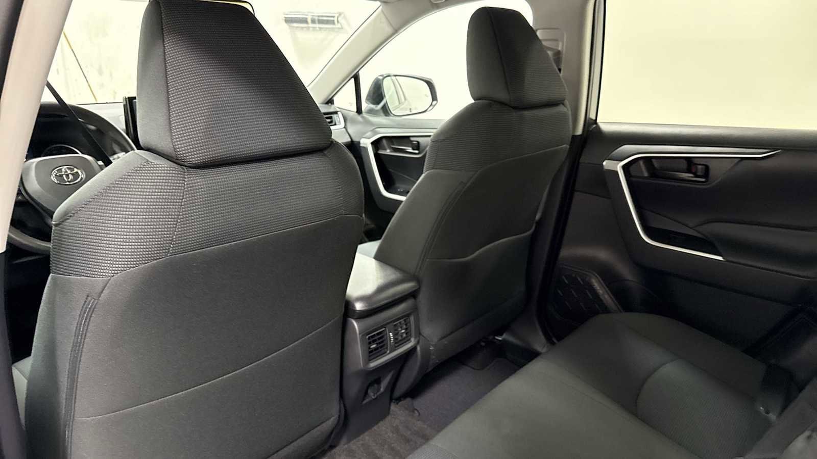 Thumbnail: 2021 Toyota RAV4 - 24