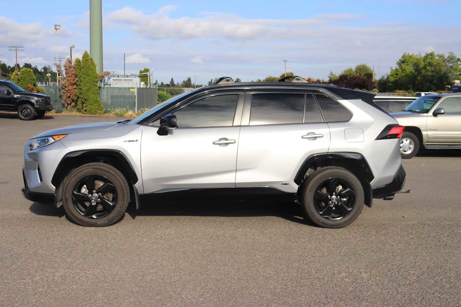 Thumbnail: 2021 Toyota RAV4 - 8