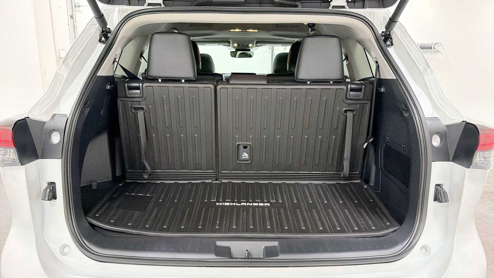 Thumbnail: 2026 Toyota Highlander - 29