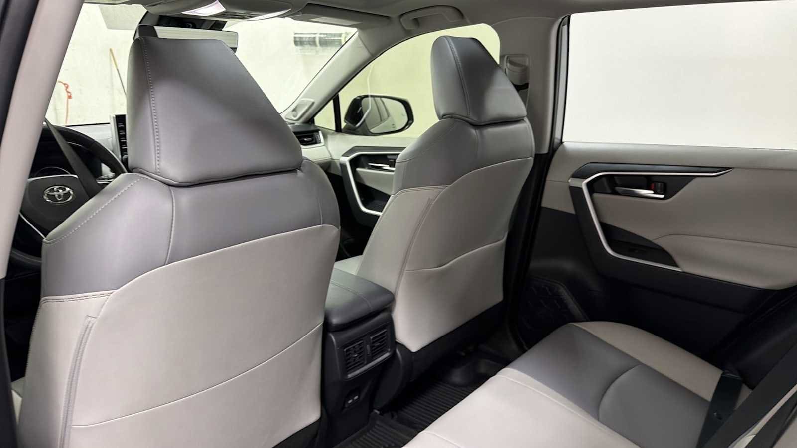 Thumbnail: 2022 Toyota RAV4 - 25