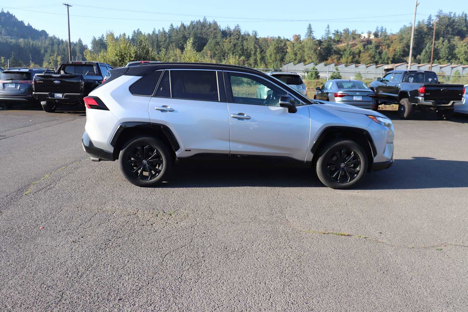Thumbnail: 2022 Toyota RAV4 - 4