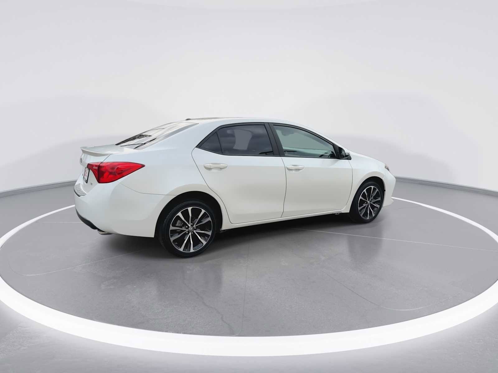 Thumbnail: 2017 Toyota Corolla - 8