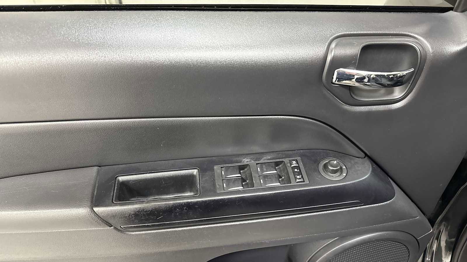 Thumbnail: 2016 Jeep Compass - 15