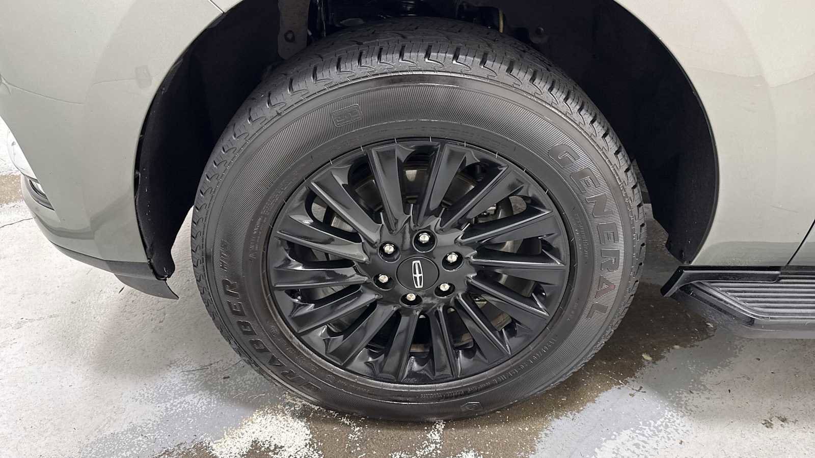 Thumbnail: 2019 Lincoln Navigator - 10