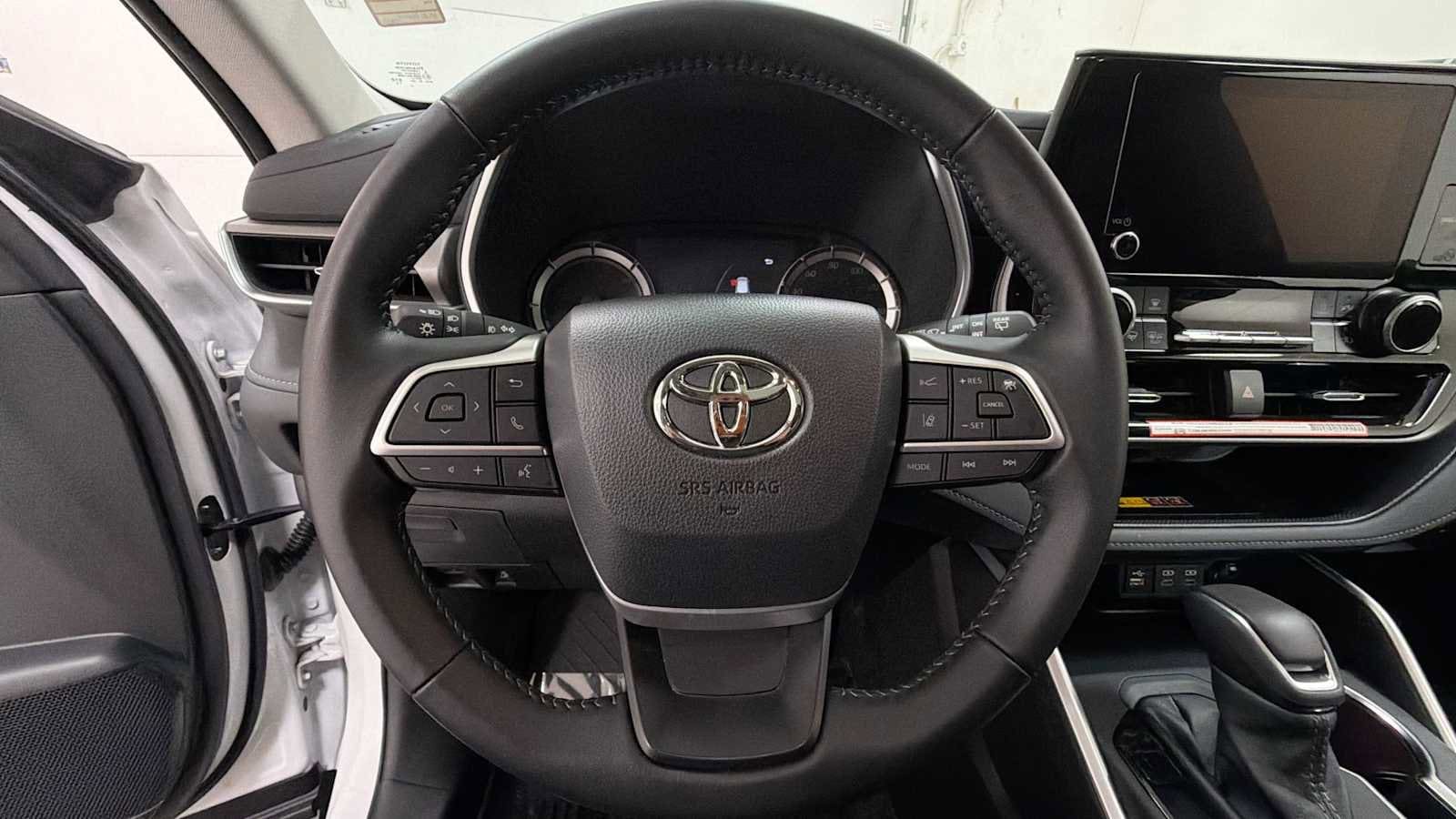 Thumbnail: 2026 Toyota Highlander - 16