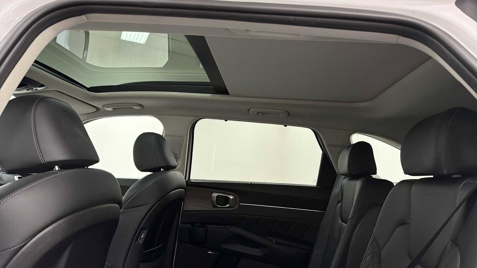 Thumbnail: 2023 Kia Sorento - 24