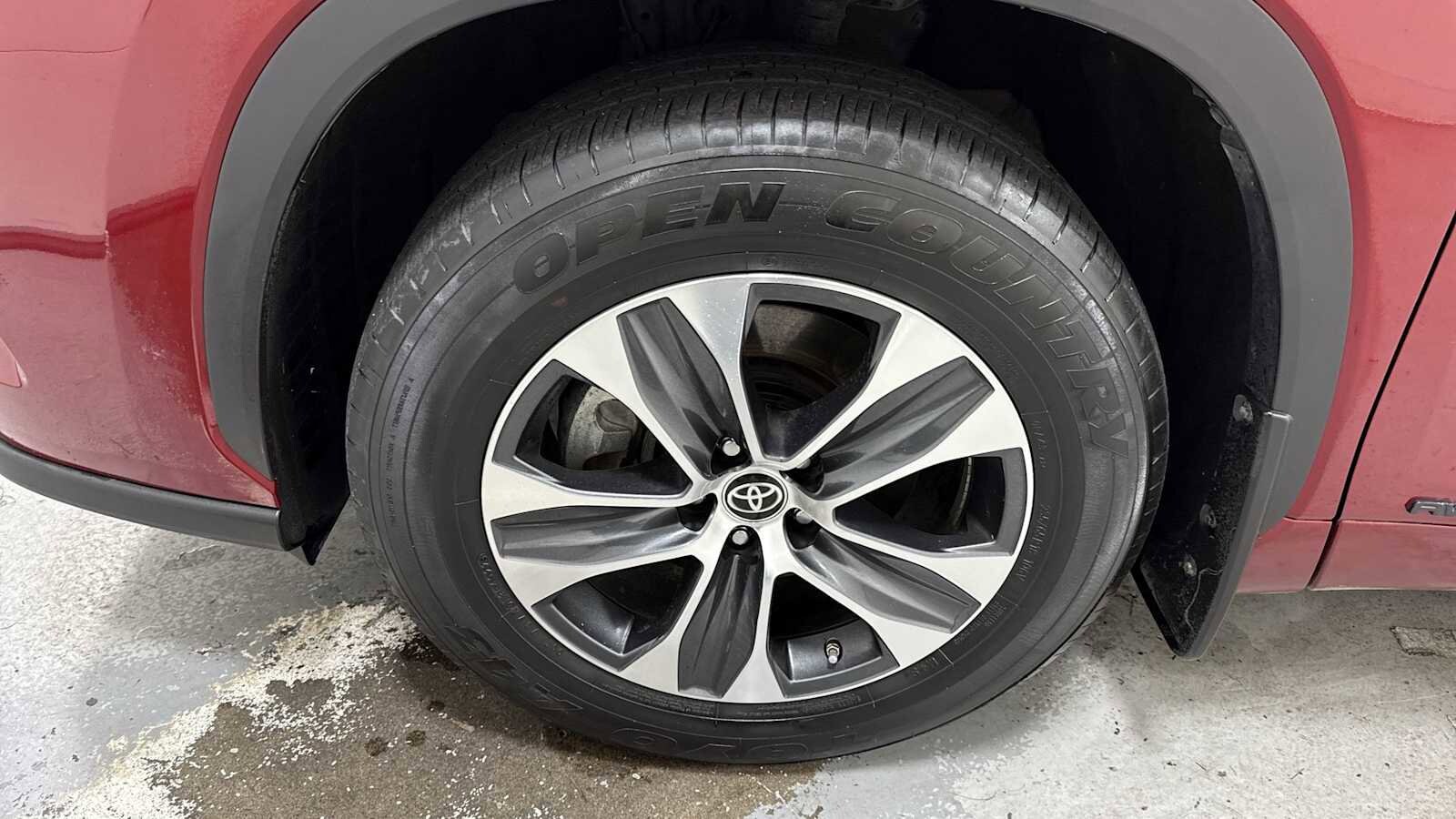 Thumbnail: 2023 Toyota Highlander - 10