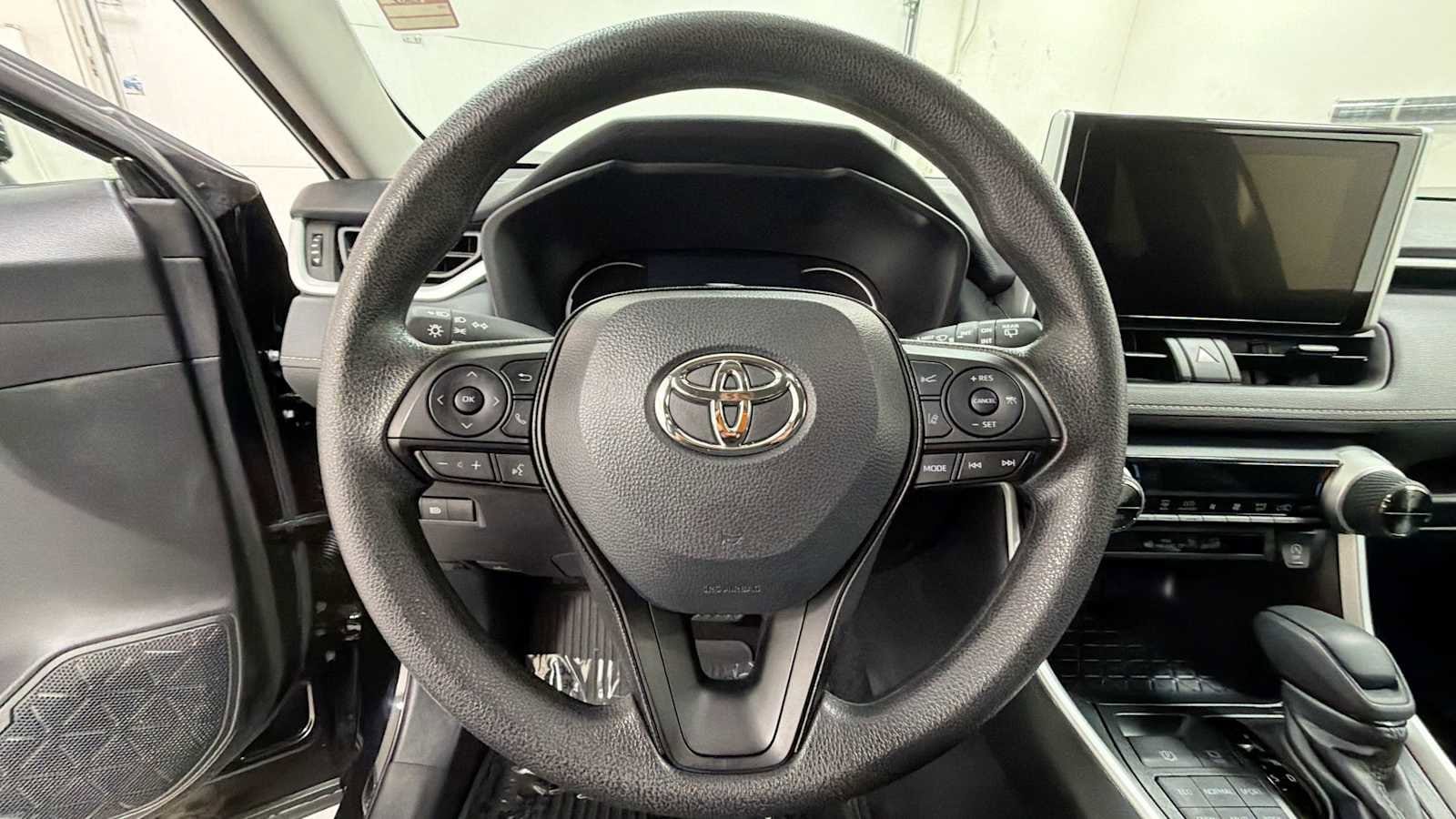Thumbnail: 2025 Toyota RAV4 - 16