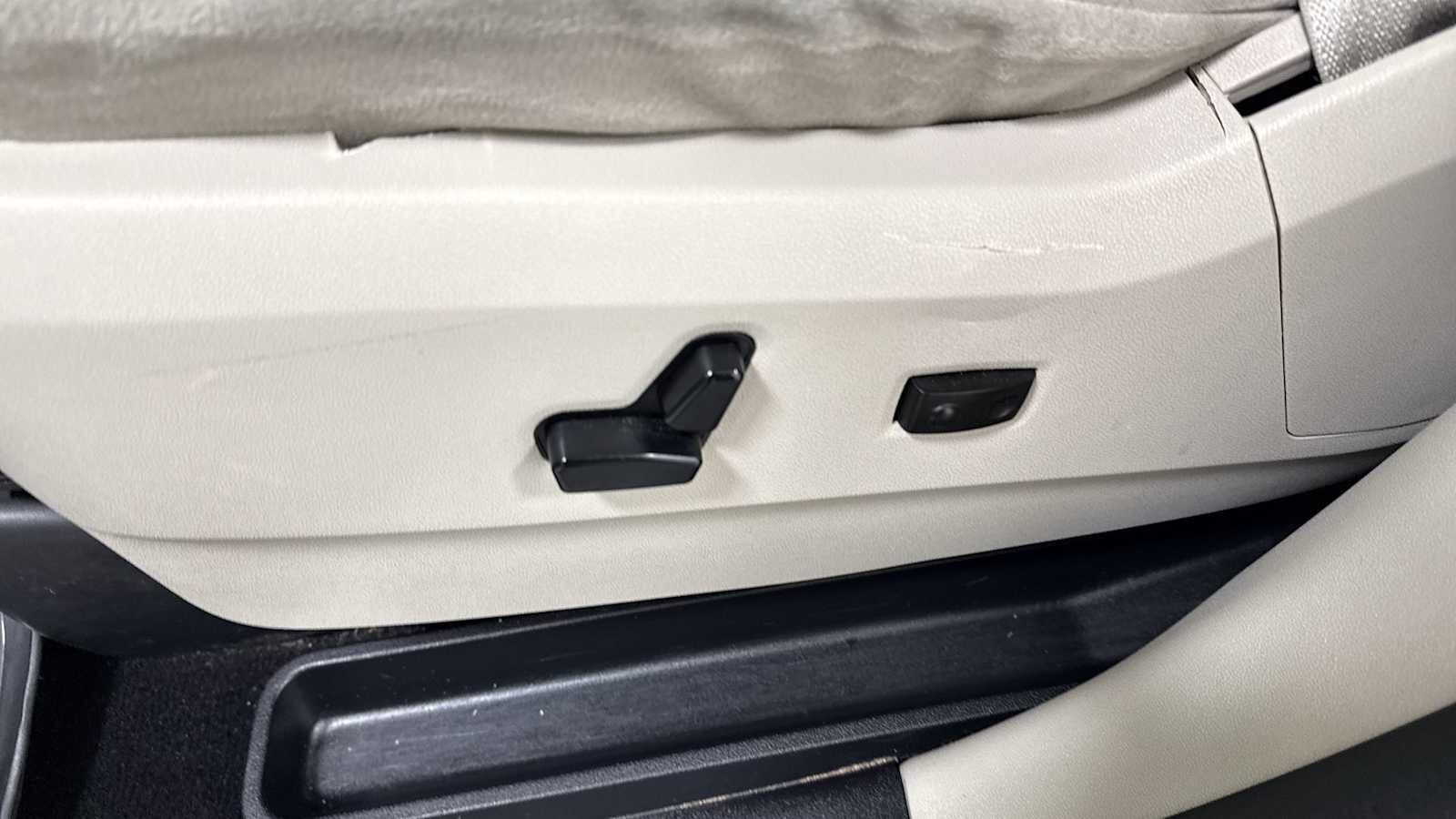 Thumbnail: 2011 Dodge Grand Caravan - 14