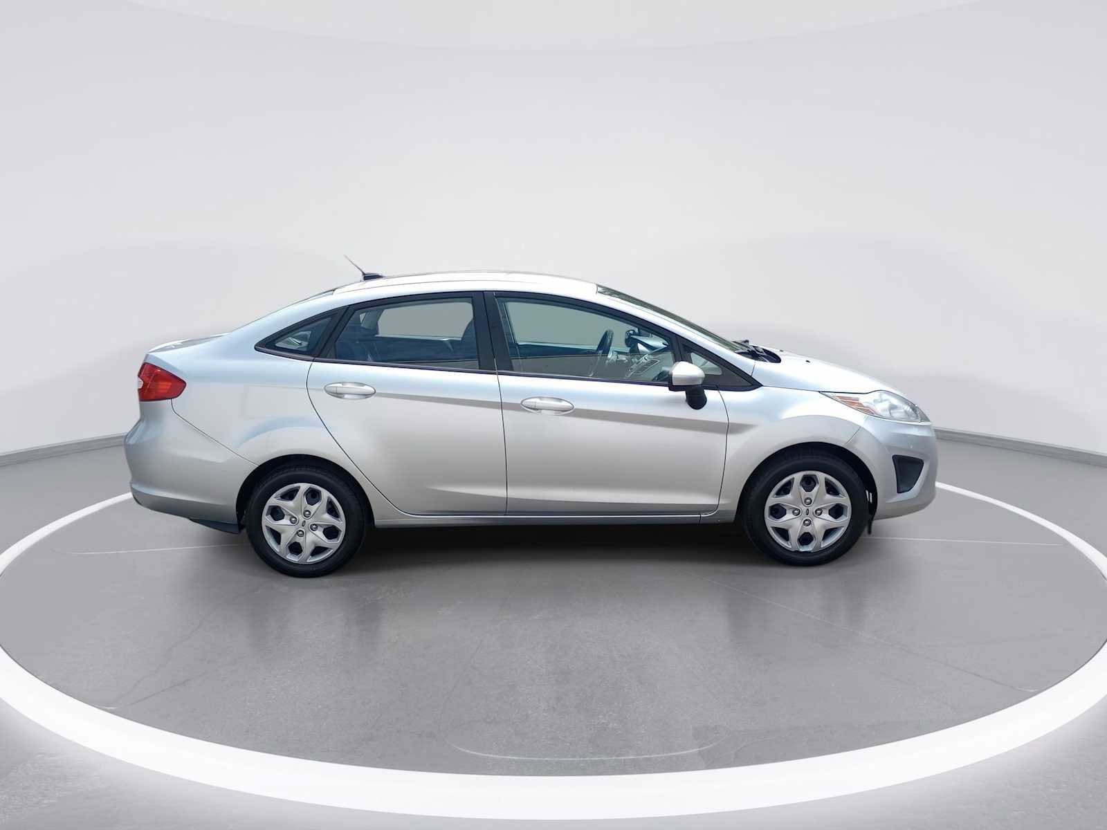 Thumbnail: 2011 Ford Fiesta - 9