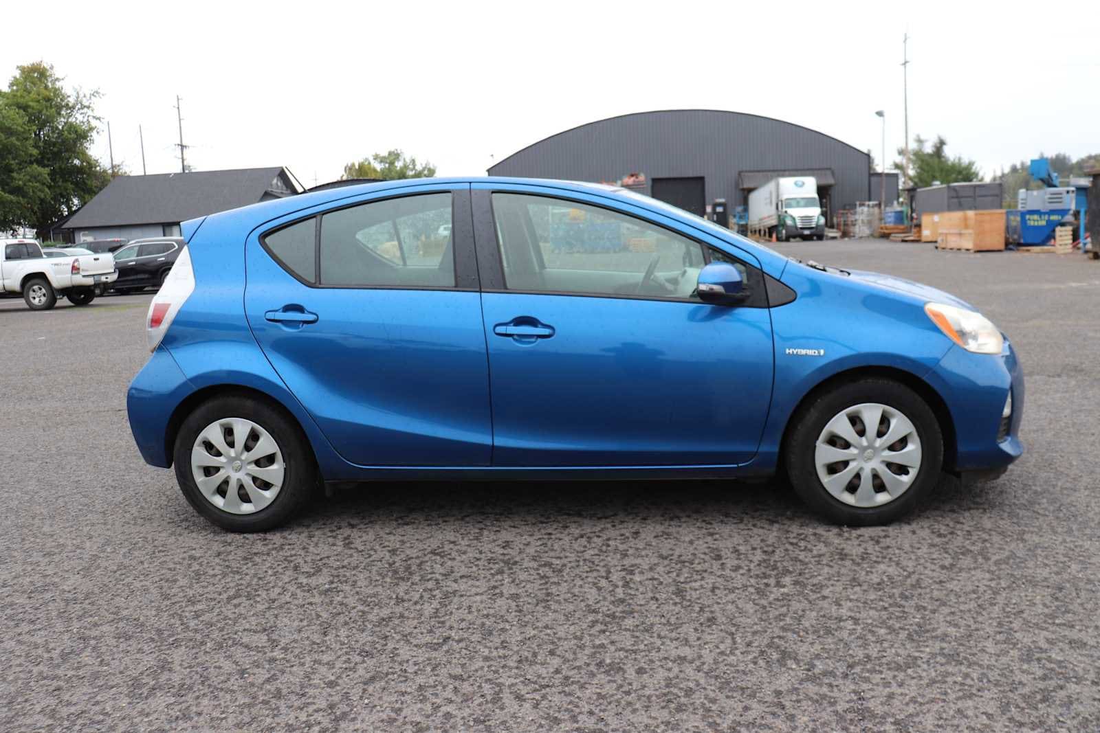 Thumbnail: 2012 Toyota Prius c - 4