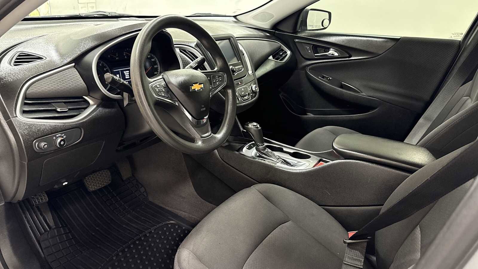 Thumbnail: 2018 Chevrolet Malibu - 12