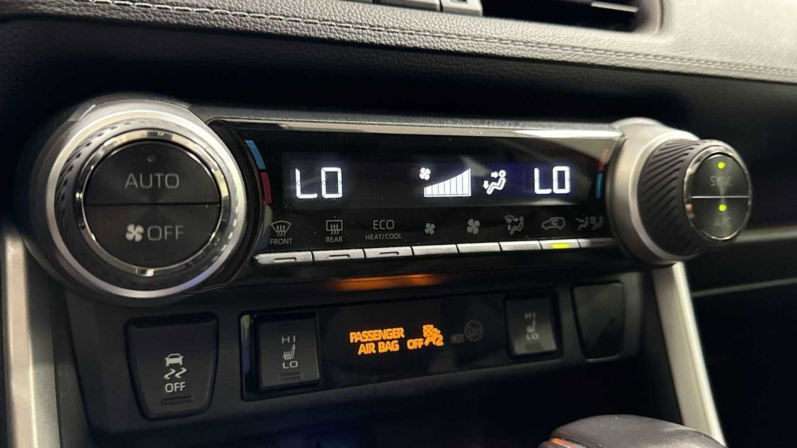 Thumbnail: 2021 Toyota RAV4 - 21