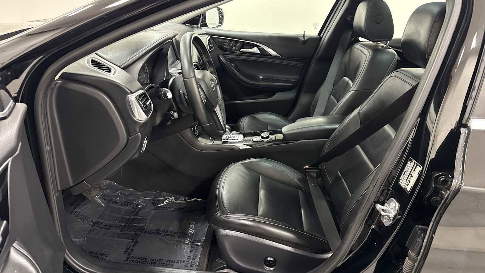 Thumbnail: 2018 INFINITI QX30 - 13