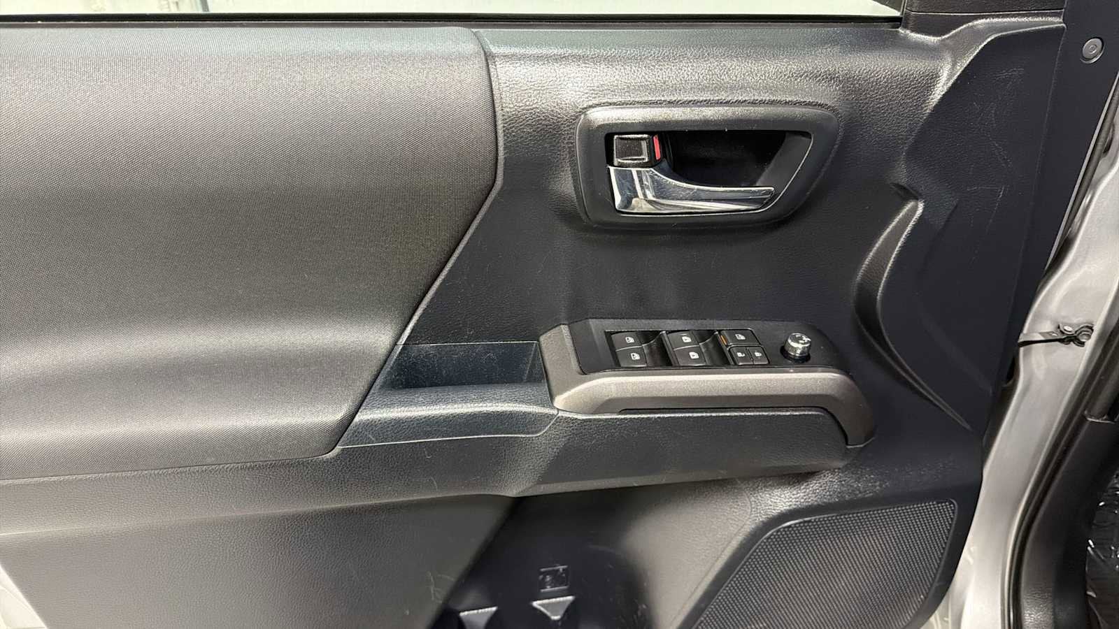 Thumbnail: 2018 Toyota Tacoma - 15