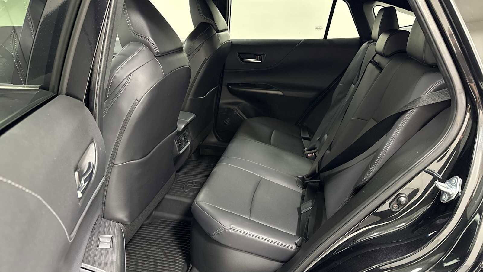 Thumbnail: 2022 Toyota Venza - 24