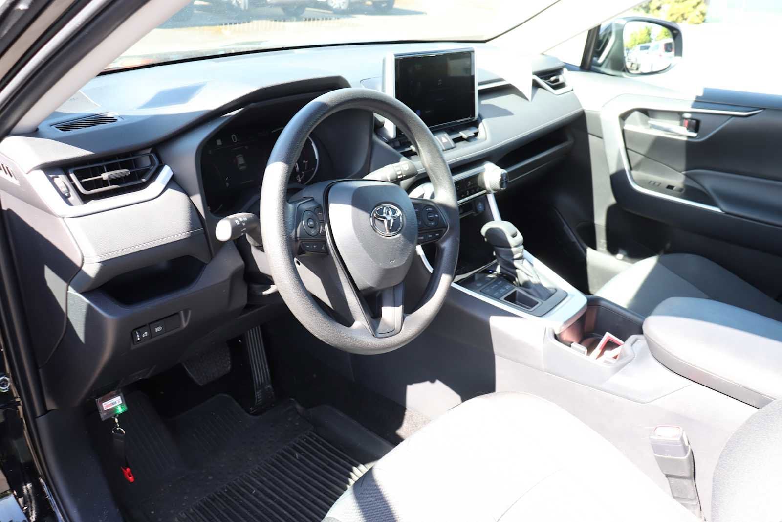 Thumbnail: 2025 Toyota RAV4 - 10