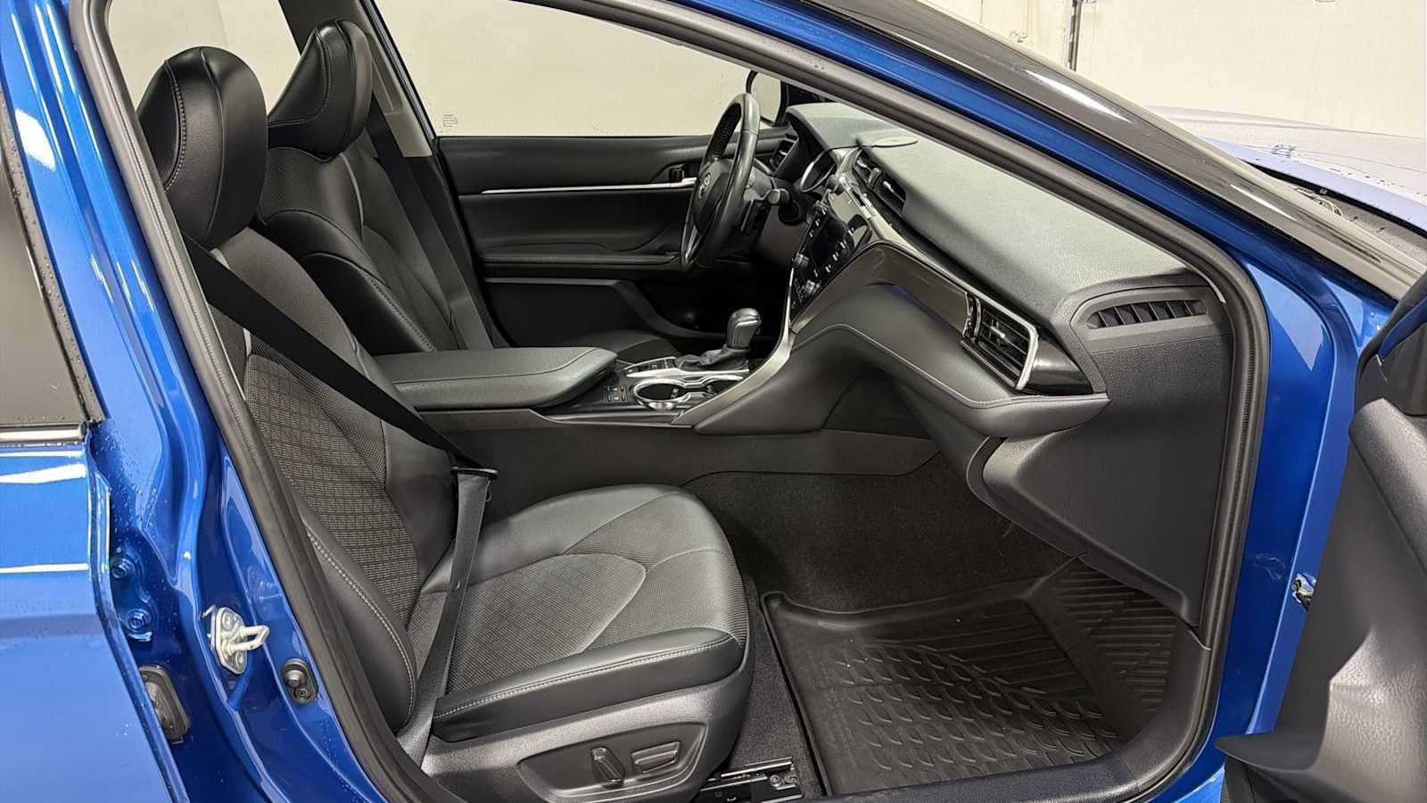 Thumbnail: 2020 Toyota Camry - 30