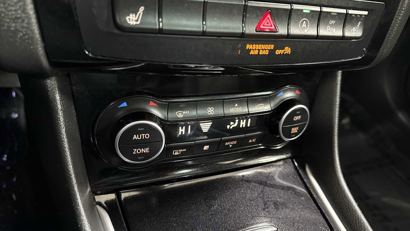 Thumbnail: 2018 INFINITI QX30 - 21