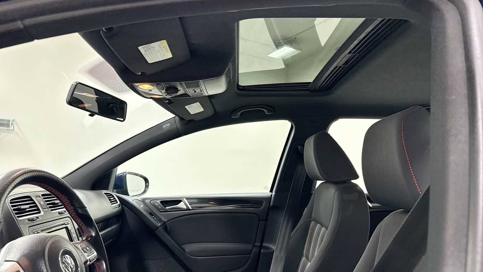 Thumbnail: 2013 Volkswagen Golf - 22