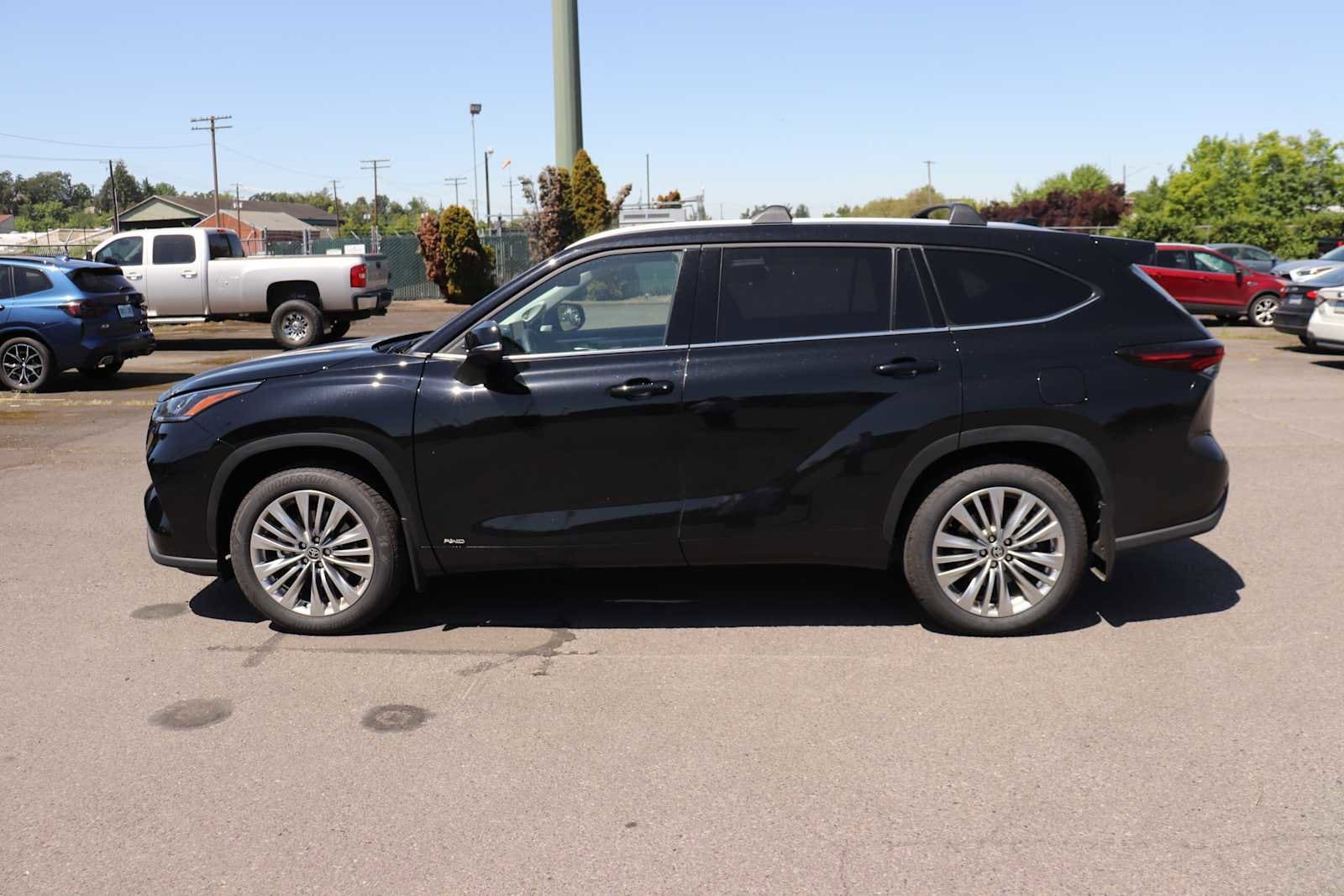 Thumbnail: 2026 Toyota Highlander - 8