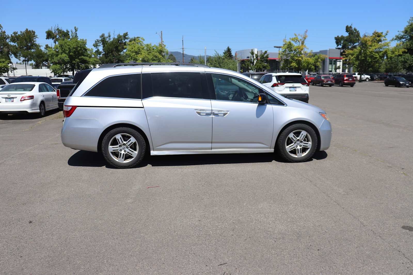 Thumbnail: 2013 Honda Odyssey - 4