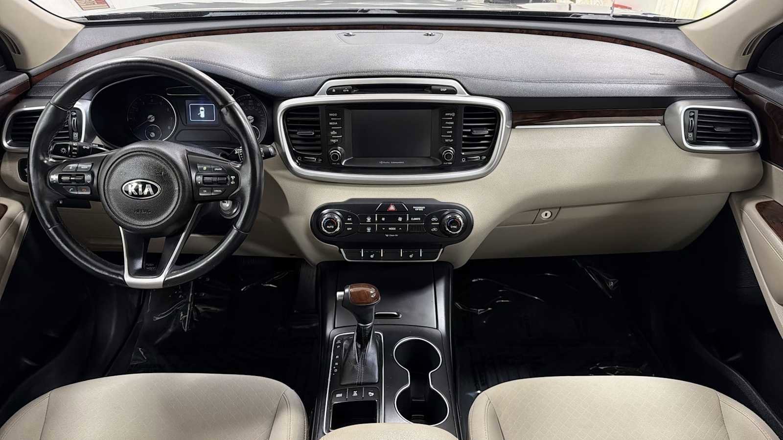 Thumbnail: 2017 Kia Sorento - 25