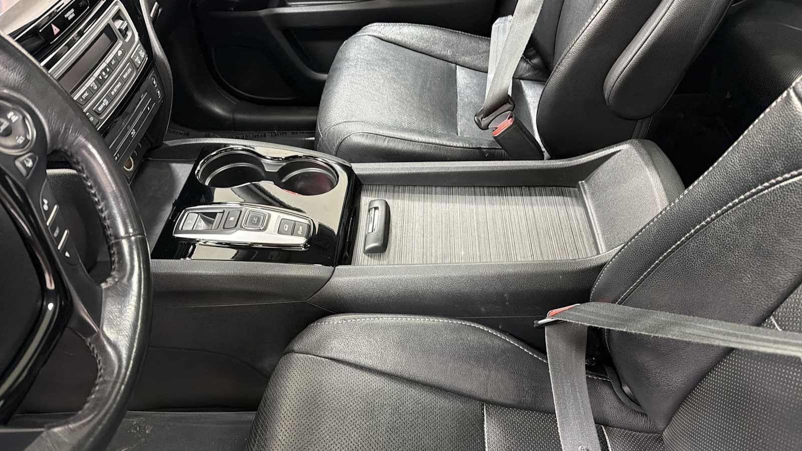 Thumbnail: 2017 Honda Pilot - 23