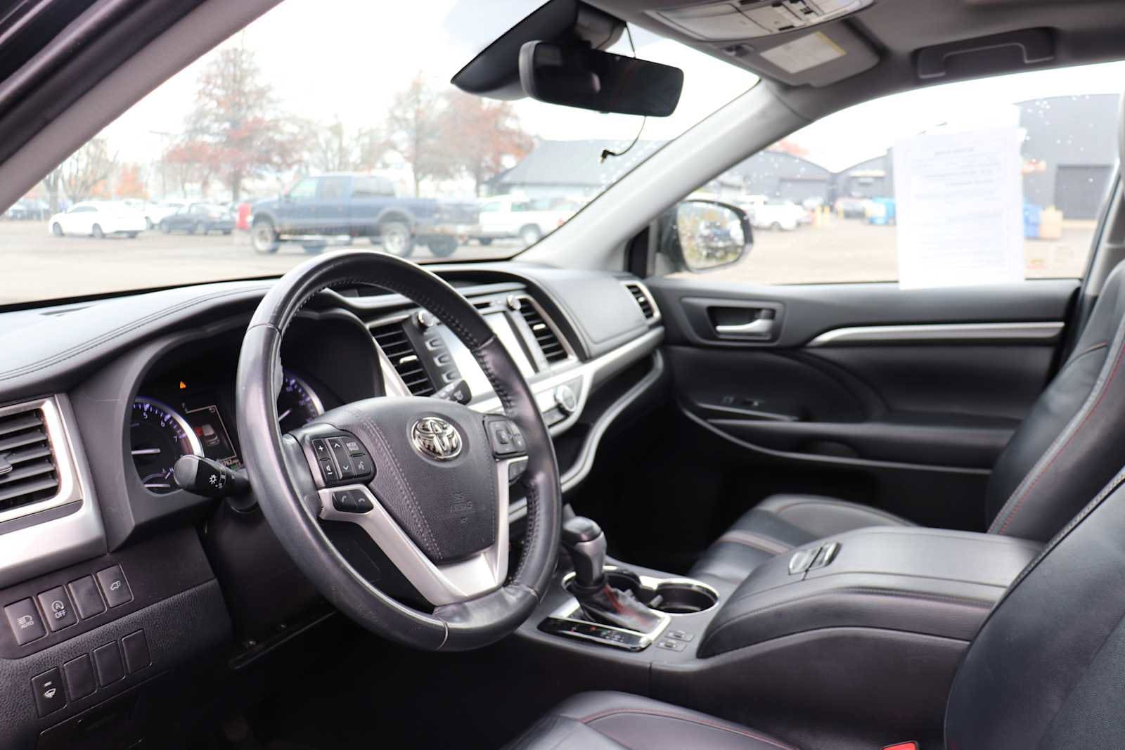 Thumbnail: 2019 Toyota Highlander - 10