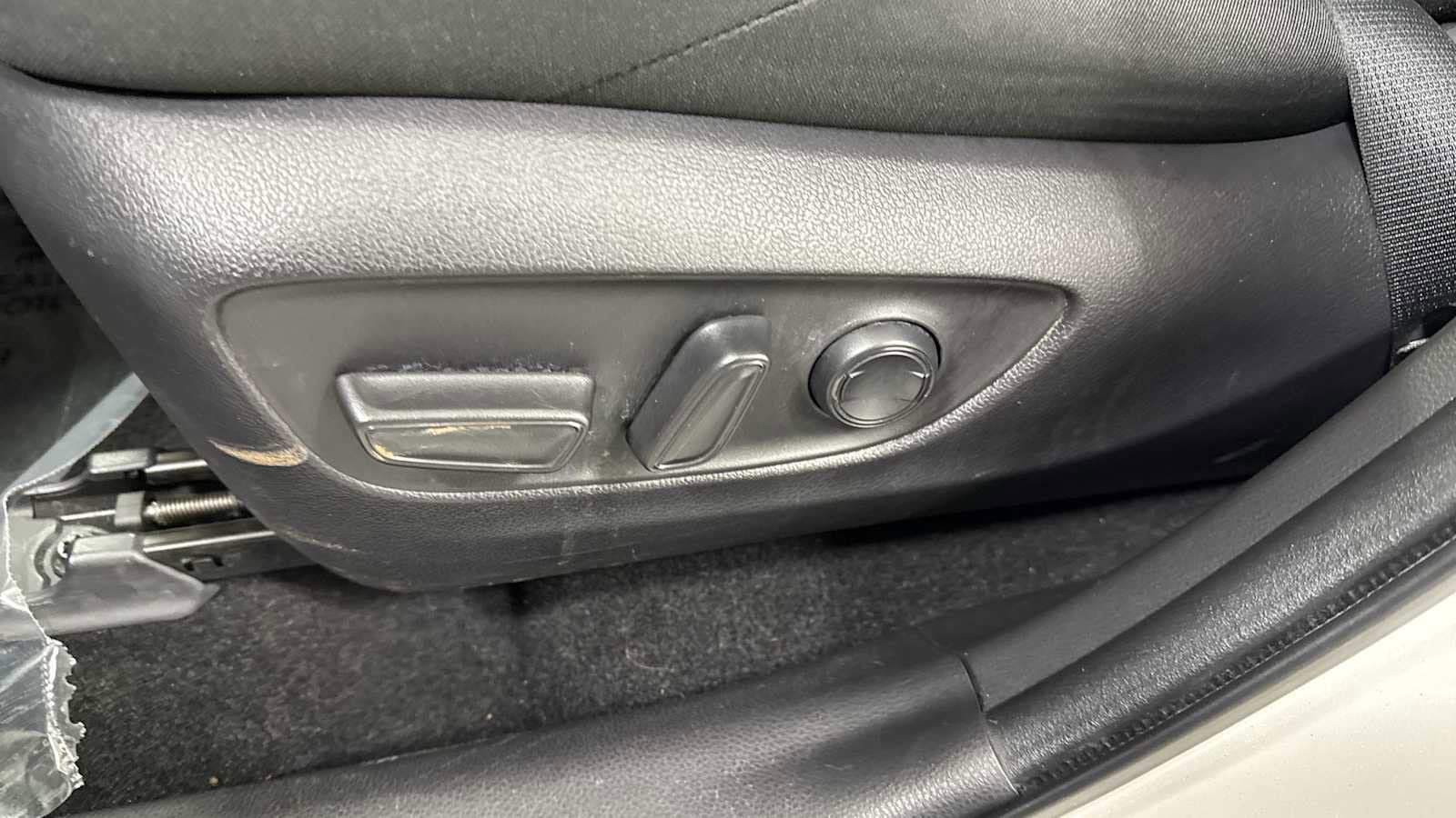 Thumbnail: 2022 Toyota RAV4 - 14