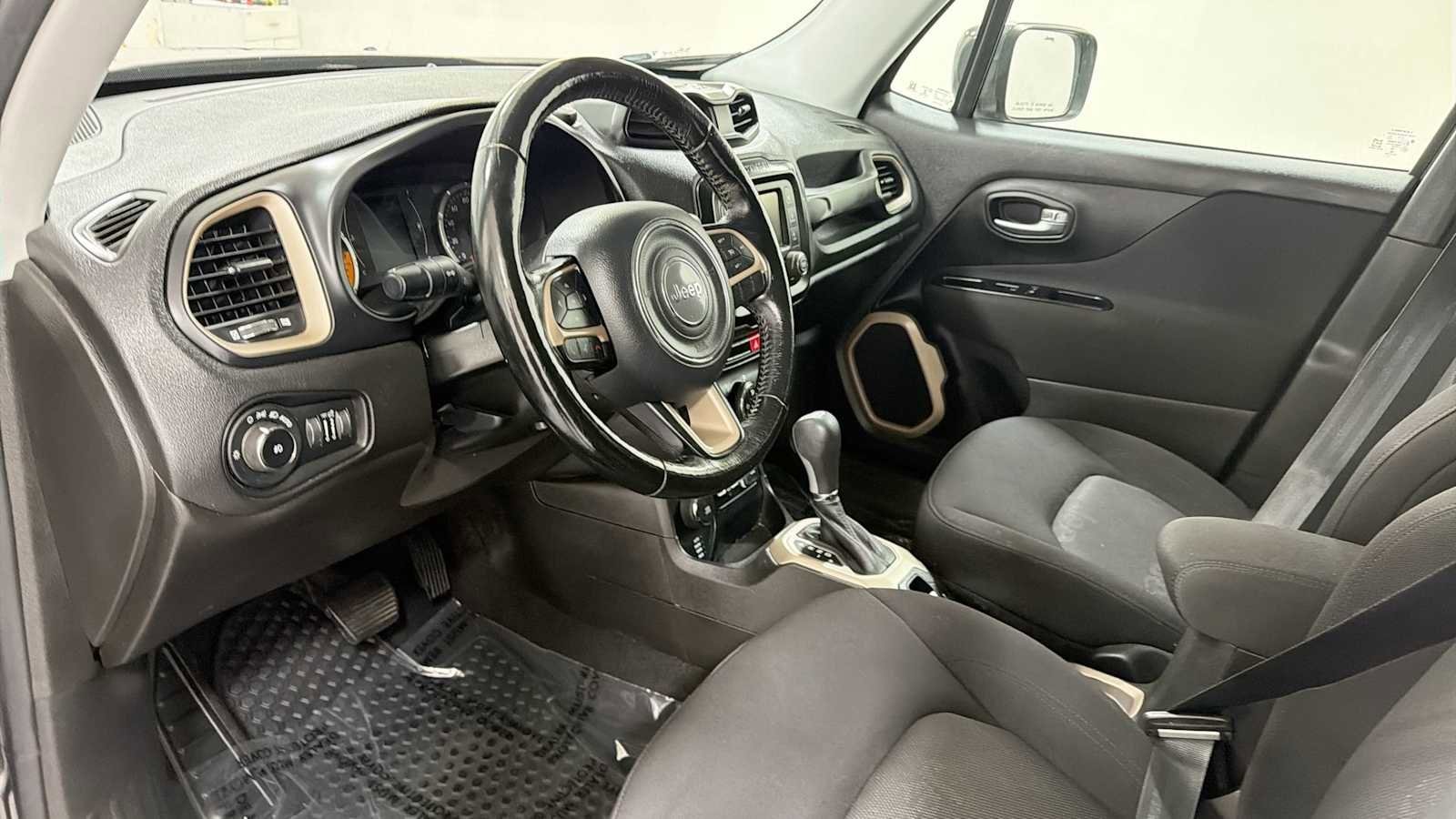 Thumbnail: 2017 Jeep Renegade - 12