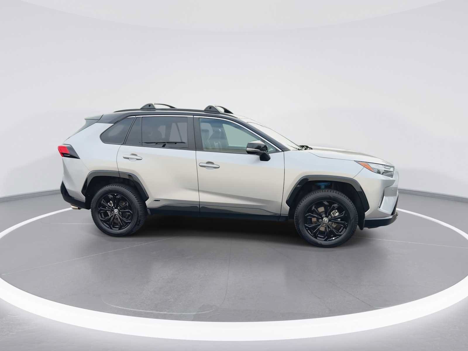 Thumbnail: 2022 Toyota RAV4 - 9