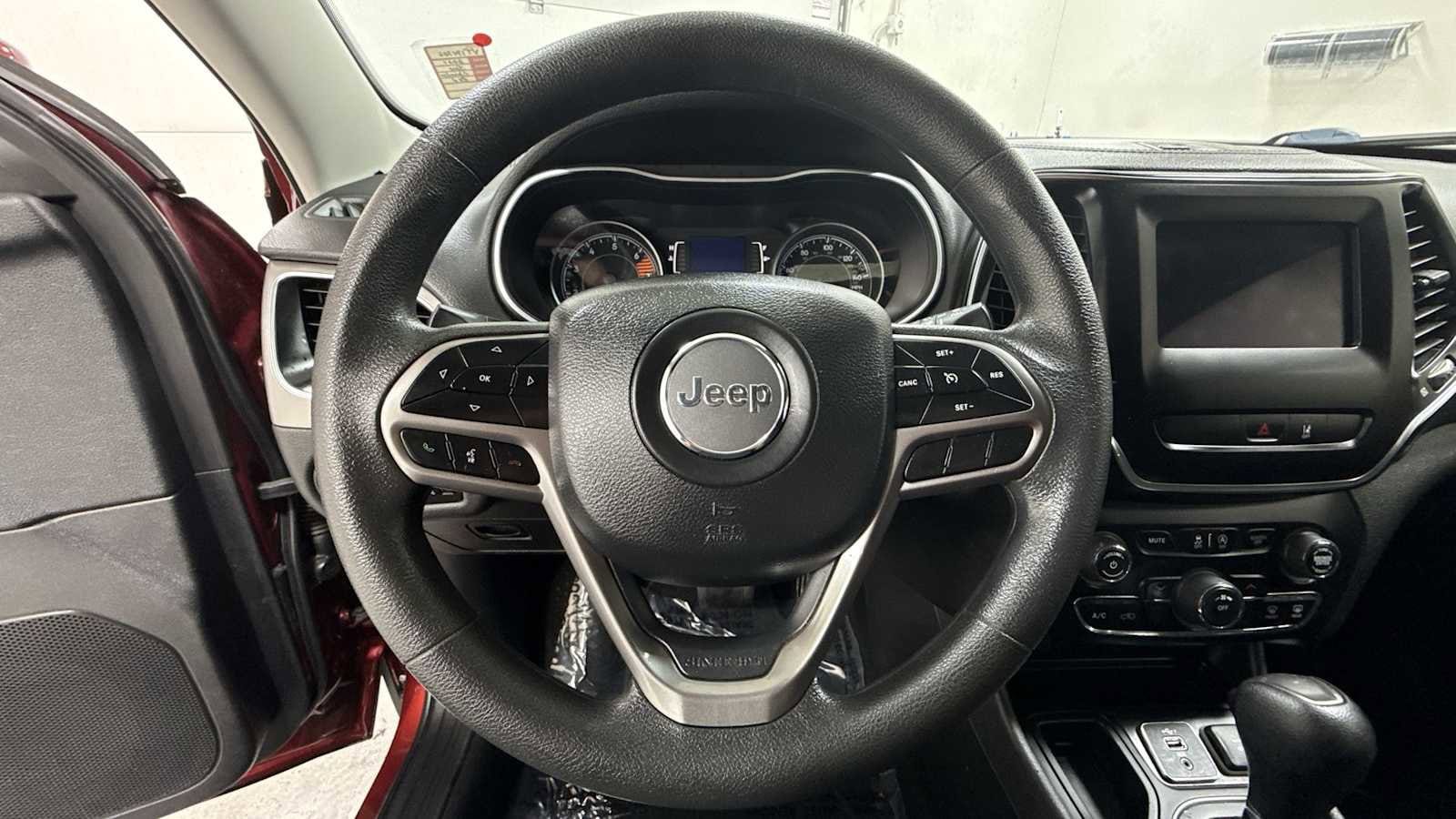 Thumbnail: 2021 Jeep Cherokee - 16