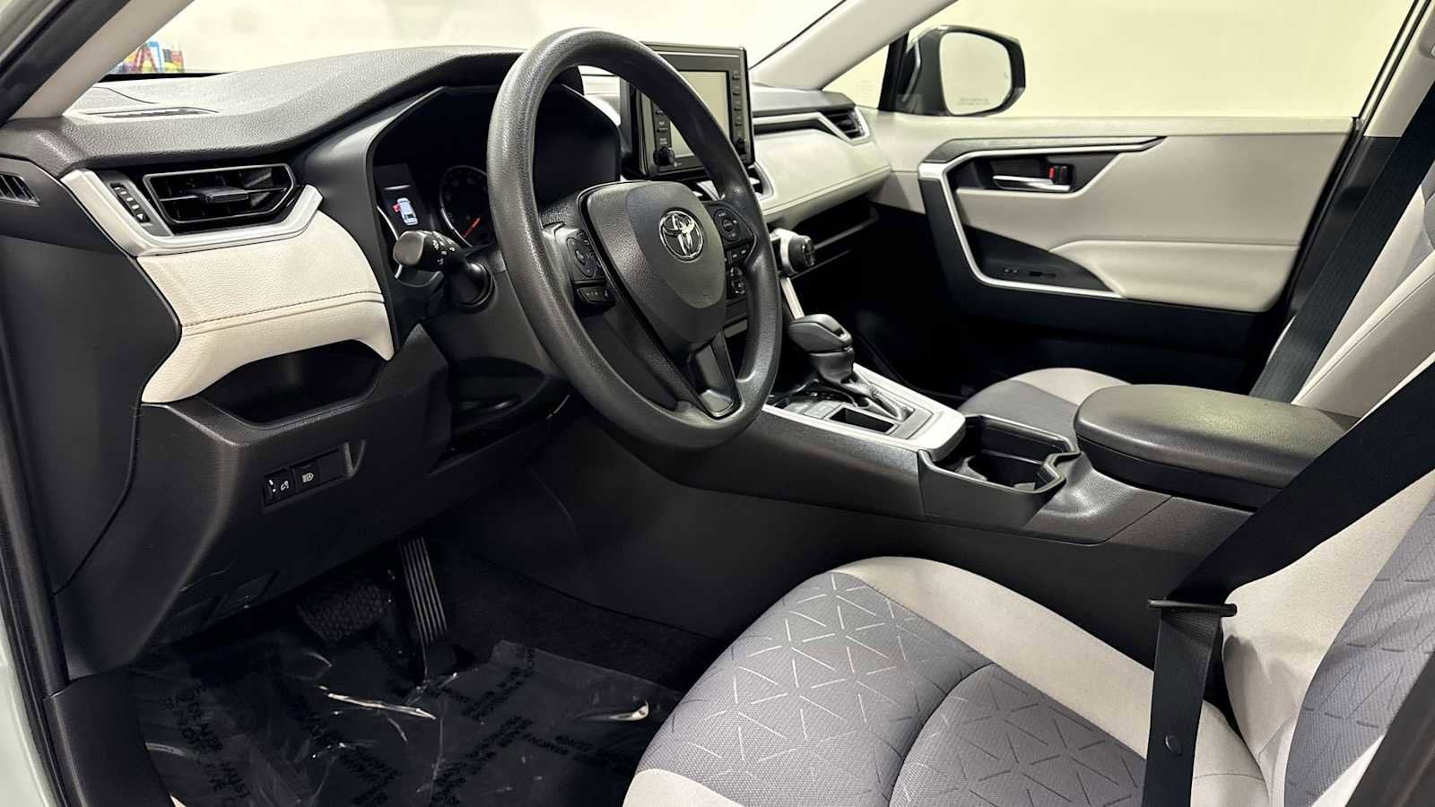 Thumbnail: 2021 Toyota RAV4 - 12