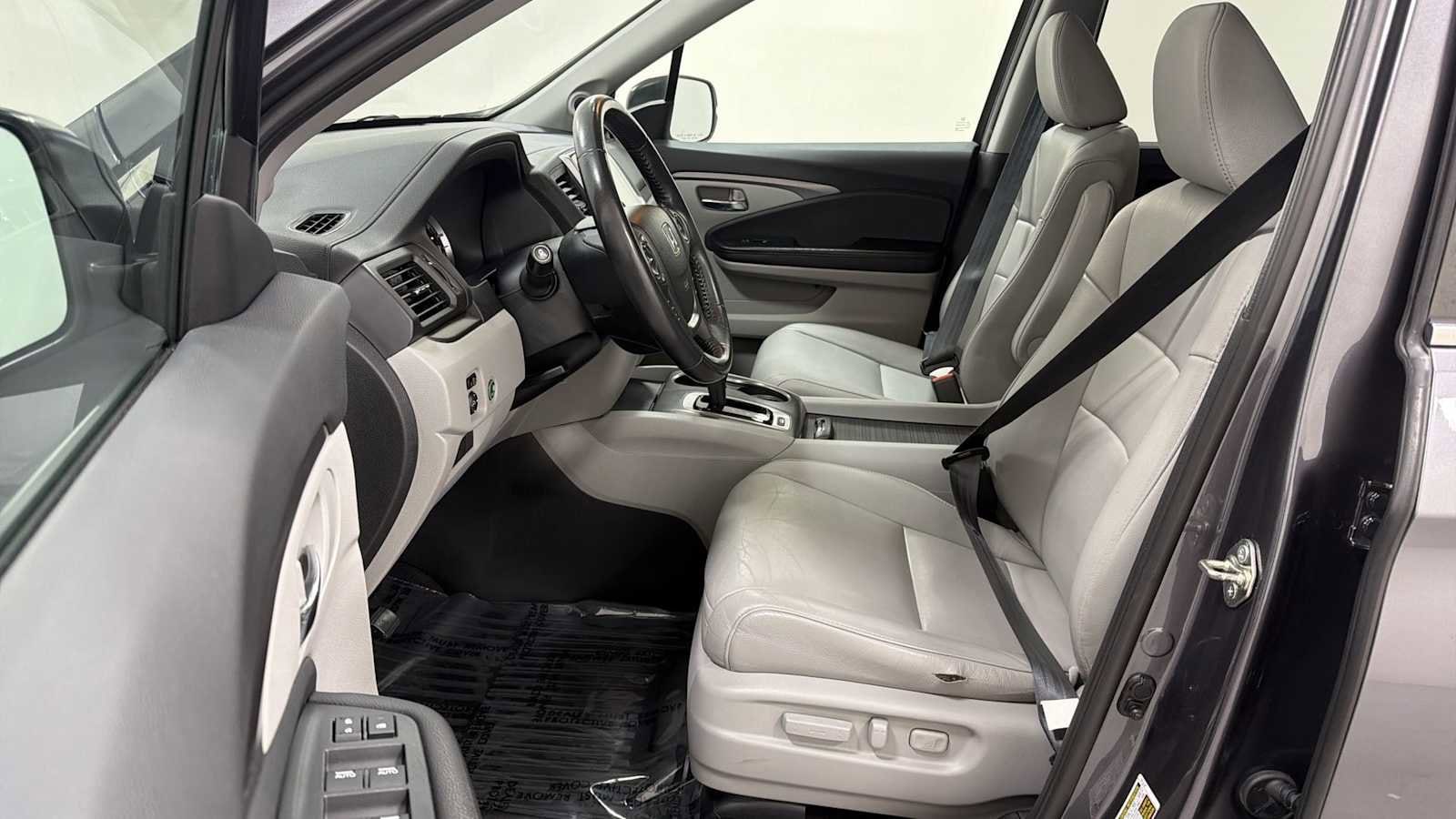 Thumbnail: 2017 Honda Pilot - 13