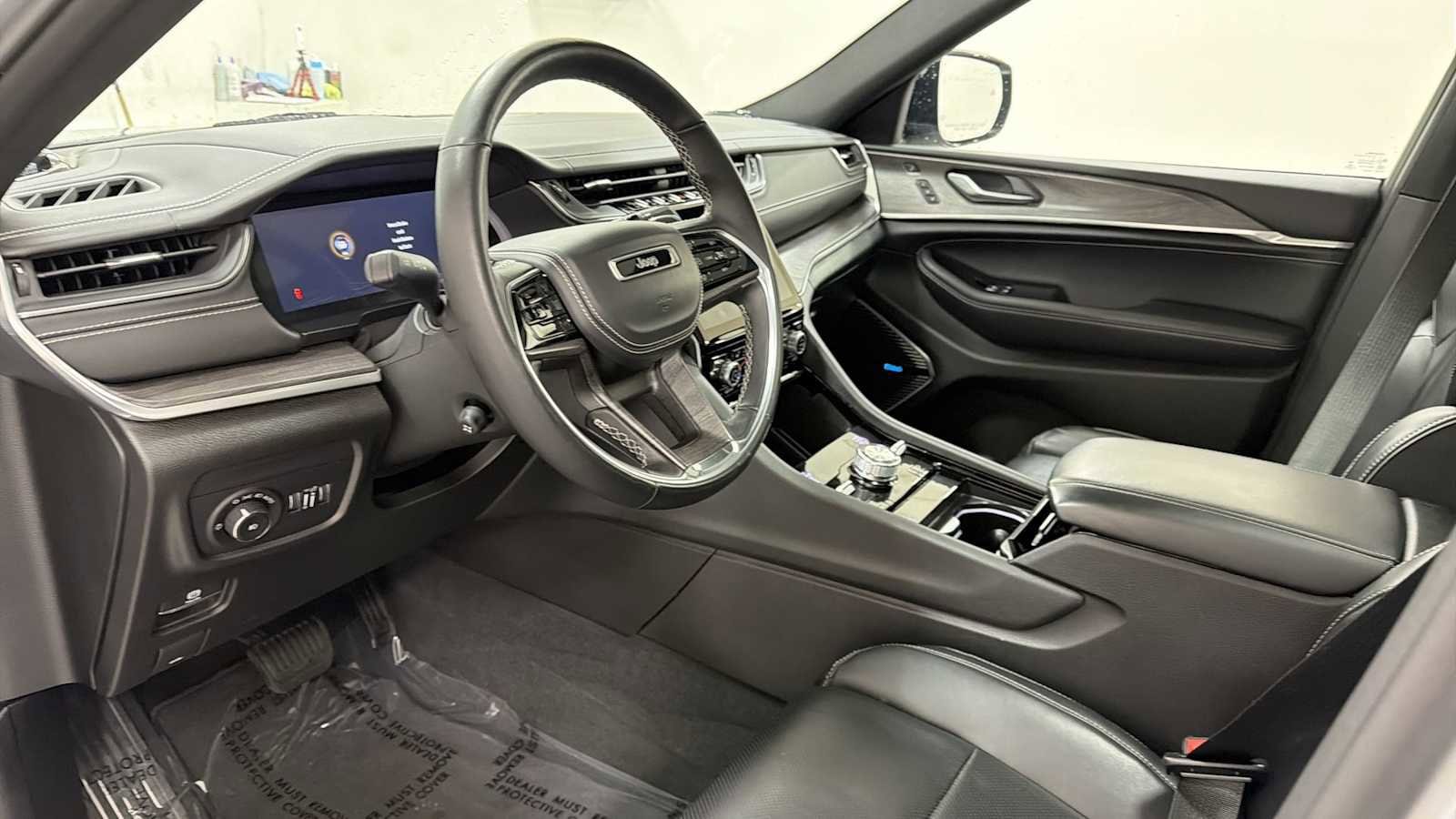 Thumbnail: 2022 Jeep Grand Cherokee - 12