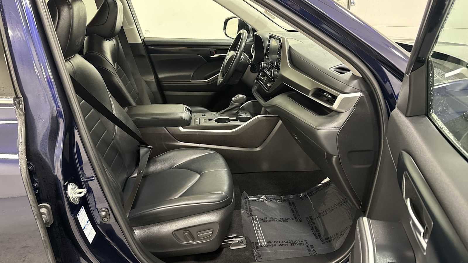 Thumbnail: 2022 Toyota Highlander - 30