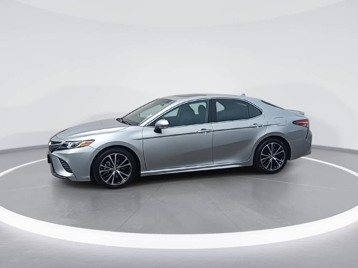 2018 Toyota Camry SE photo 4