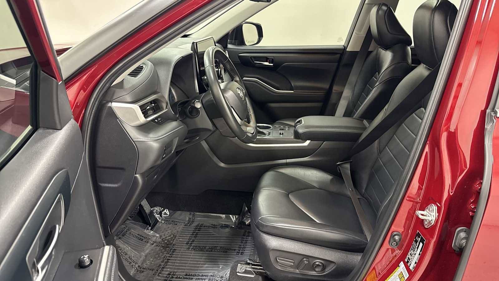 Thumbnail: 2023 Toyota Highlander - 13