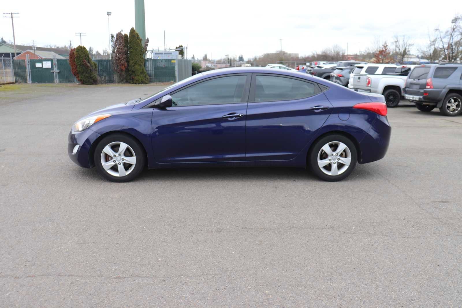 Thumbnail: 2013 Hyundai Elantra - 8