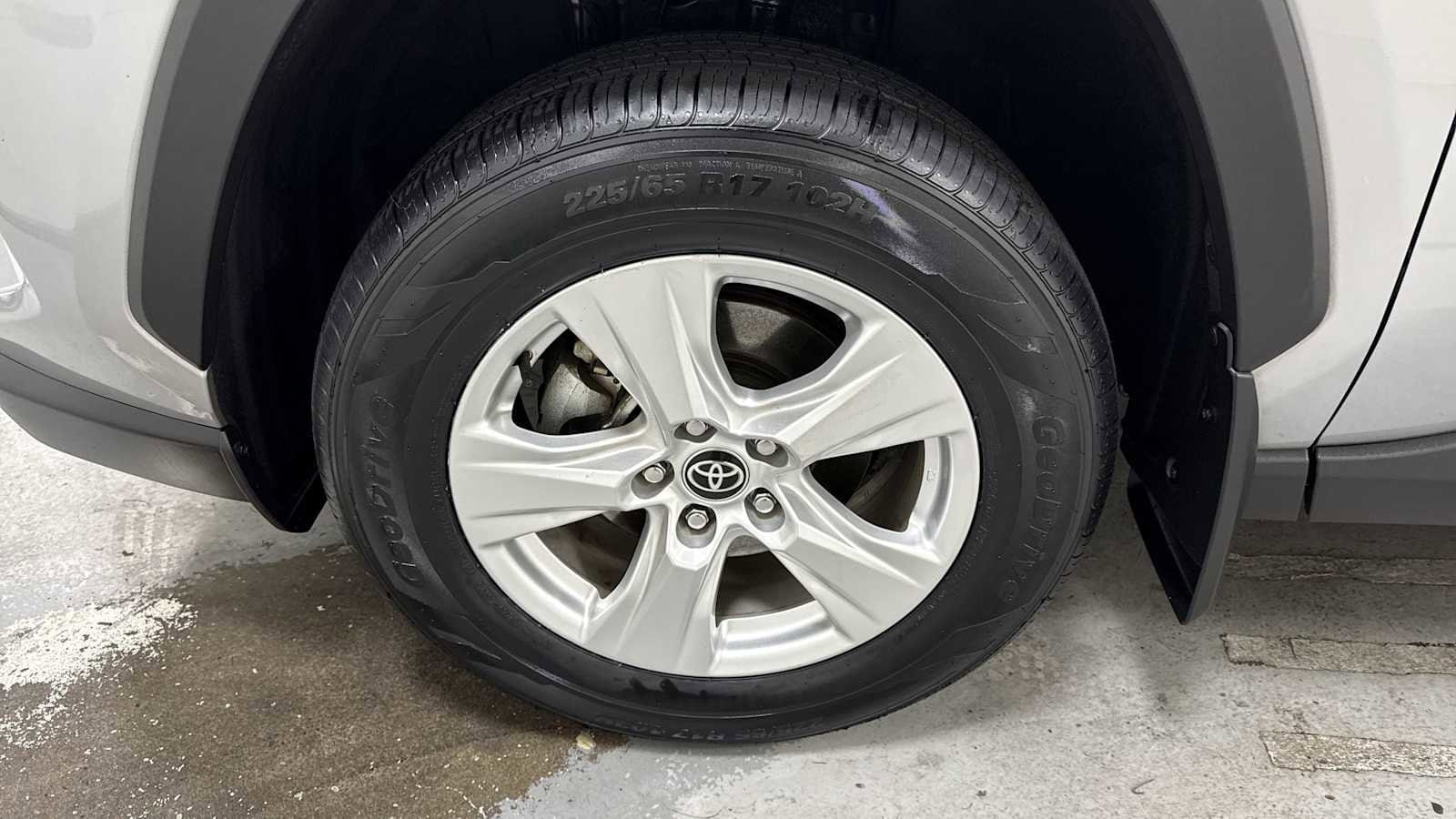 Thumbnail: 2021 Toyota RAV4 - 10