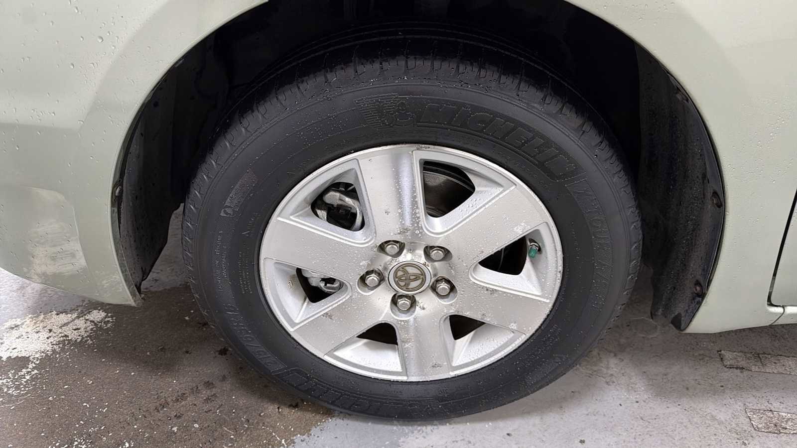 Thumbnail: 2010 Toyota Sienna - 10